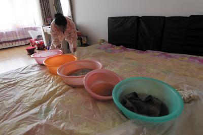 定边楼上漏水，住户失联，小区没物管，业主维权难！律师来支招……